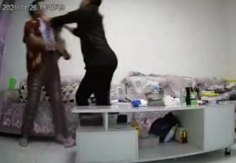 “公职人员殴打年迈母亲”被拘留,纪委公安都介入了休闲区蓝鸢梦想 - Www.slyday.coM “公职人员殴打年迈母亲”被拘留,纪委公安都介入了休闲区蓝鸢梦想 - Www.slyday.coM