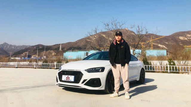 RS5作为价格相对亲民的性能车，是许多年轻人能“够得着”的……