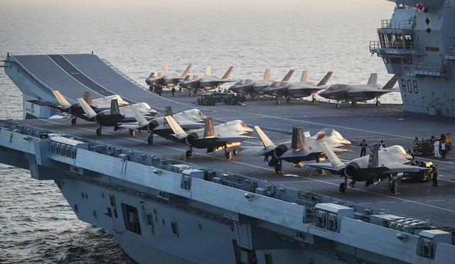 英国F35B事故录像曝光,刚离开航母就坠海了,真是红色挡板没取?休闲区蓝鸢梦想 - Www.slyday.coM 英国F35B事故录像曝光,刚离开航母就坠海了,真是红色挡板没取?休闲区蓝鸢梦想 - Www.slyday.coM