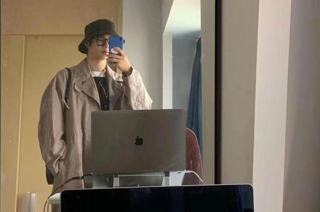 25岁摄影师留下“遗书”失联,是什么让你痛苦?千万网友等你回来休闲区蓝鸢梦想 - Www.slyday.coM 25岁摄影师留下“遗书”失联,是什么让你痛苦?千万网友等你回来休闲区蓝鸢梦想 - Www.slyday.coM