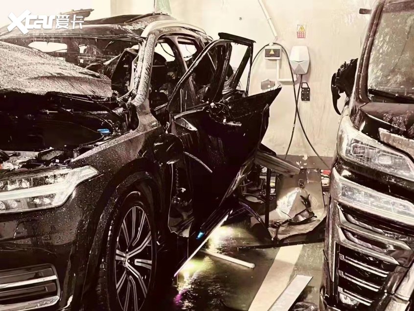 疑似沃尔沃插混爆炸 当地消防正在调查休闲区蓝鸢梦想 - Www.slyday.coM 疑似沃尔沃插混爆炸 当地消防正在调查休闲区蓝鸢梦想 - Www.slyday.coM