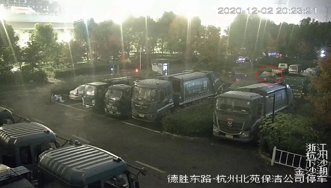 女子上演现实版“偷菜”,一夜连偷600斤,找到时大白菜已经变成了“酸菜”休闲区蓝鸢梦想 - Www.slyday.coM 女子上演现实版“偷菜”,一夜连偷600斤,找到时大白菜已经变成了“酸菜”休闲区蓝鸢梦想 - Www.slyday.coM