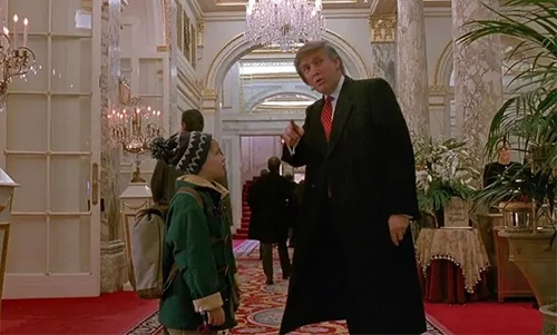 1992年特朗普客串《小鬼当家2》的场景,视频截图