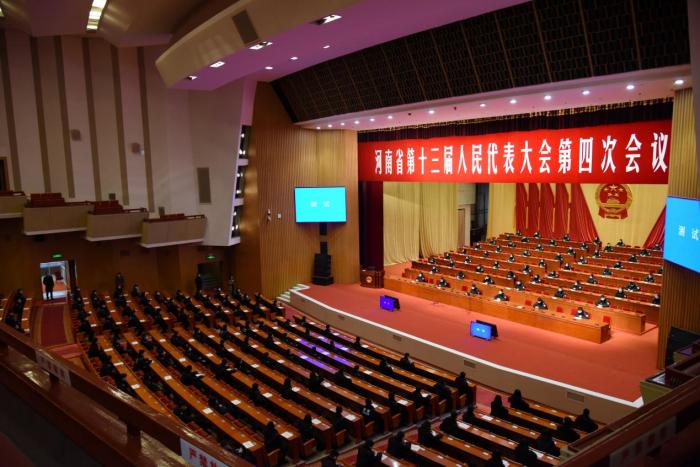 圖為河南省十三屆人大四次會議大會籌備現場。圖片來源:河南人大網