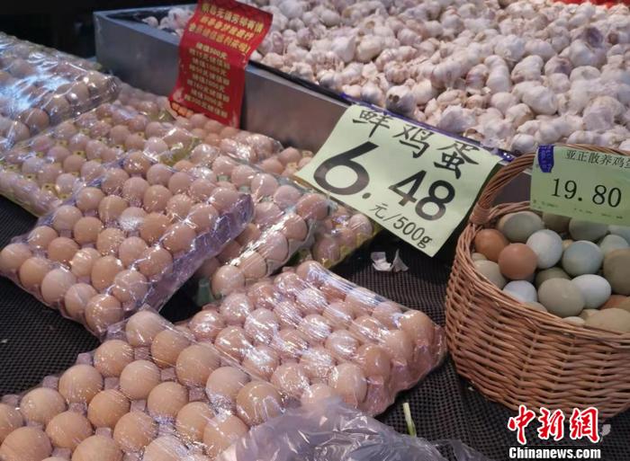 北京西城区某超市售卖的鸡蛋。 中新网记者 谢艺观 摄