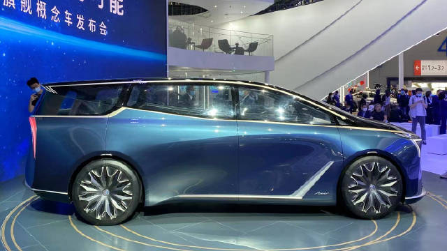 好饭不怕晚之 别克GL8旗舰概念车，设计风格有点天马行空……