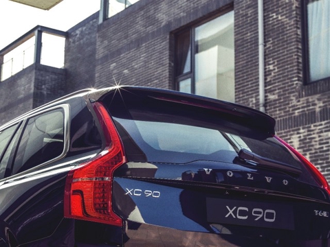 沃尔沃XC90混动来袭，助力沃尔沃成为首个纯电动豪华品牌