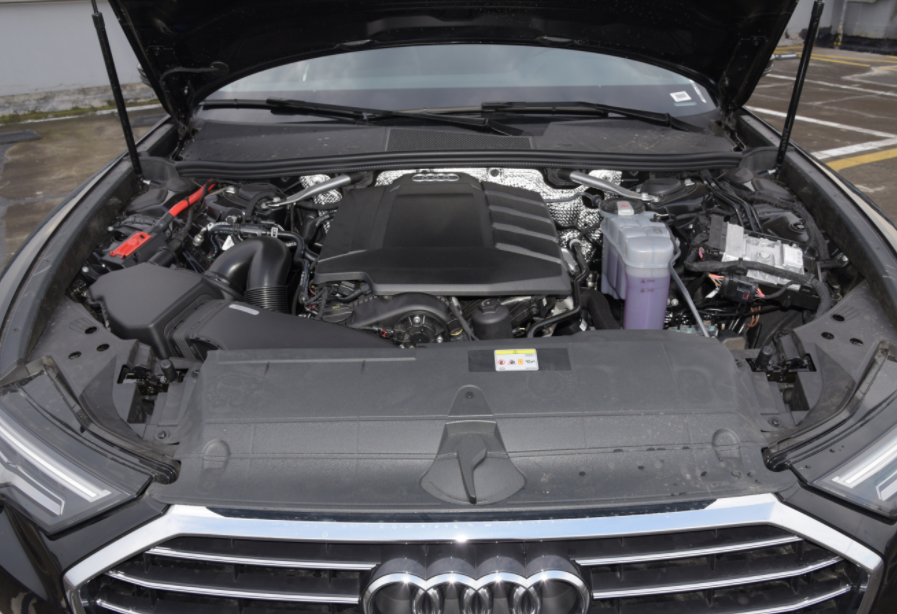 豪华中大型轿车对决:奥迪A6L对比凯迪拉克CT6谁更强?