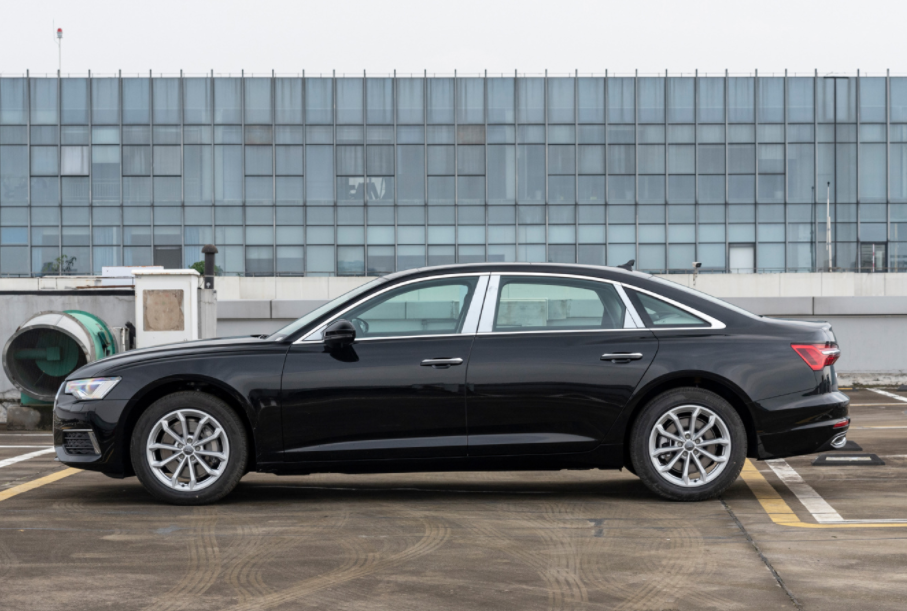 豪华中大型轿车对决:奥迪A6L对比凯迪拉克CT6谁更强?