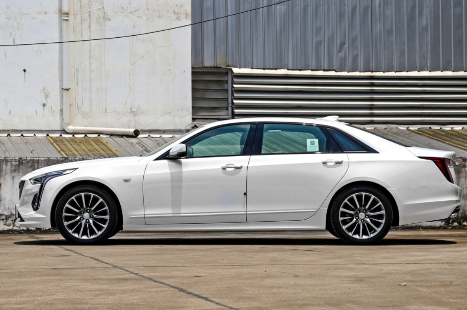 豪华中大型轿车对决:奥迪A6L对比凯迪拉克CT6谁更强?