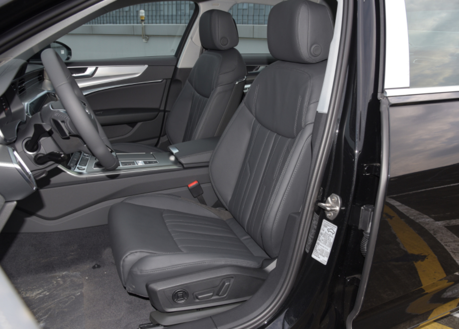 豪华中大型轿车对决:奥迪A6L对比凯迪拉克CT6谁更强?