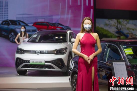 中国（太原）国际车展开幕 车模戴口罩助阵