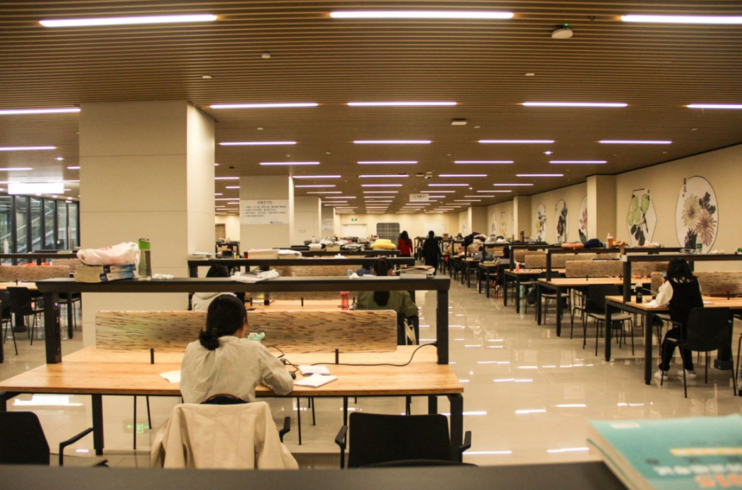 一年打卡图书馆1424次!“复旦学霸”冲上热搜!休闲区蓝鸢梦想 - Www.slyday.coM 一年打卡图书馆1424次!“复旦学霸”冲上热搜!休闲区蓝鸢梦想 - Www.slyday.coM