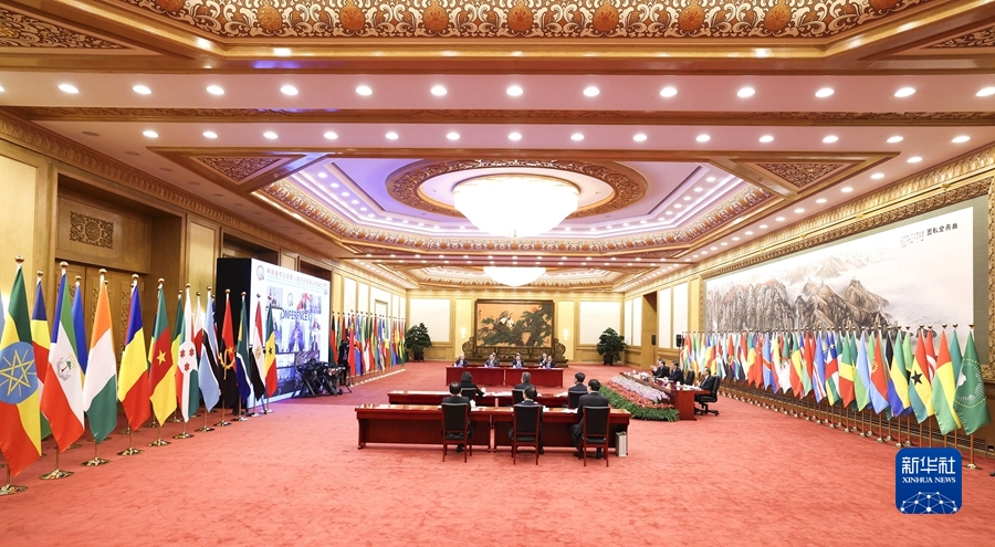 11月29日晚,国家主席习近平在北京以视频方式出席中非合作论坛第八届部长级会议开幕式并发表题为《同舟共济,继往开来,携手构建新时代中非命运共同体》的主旨演讲。新华社记者 庞兴雷 摄