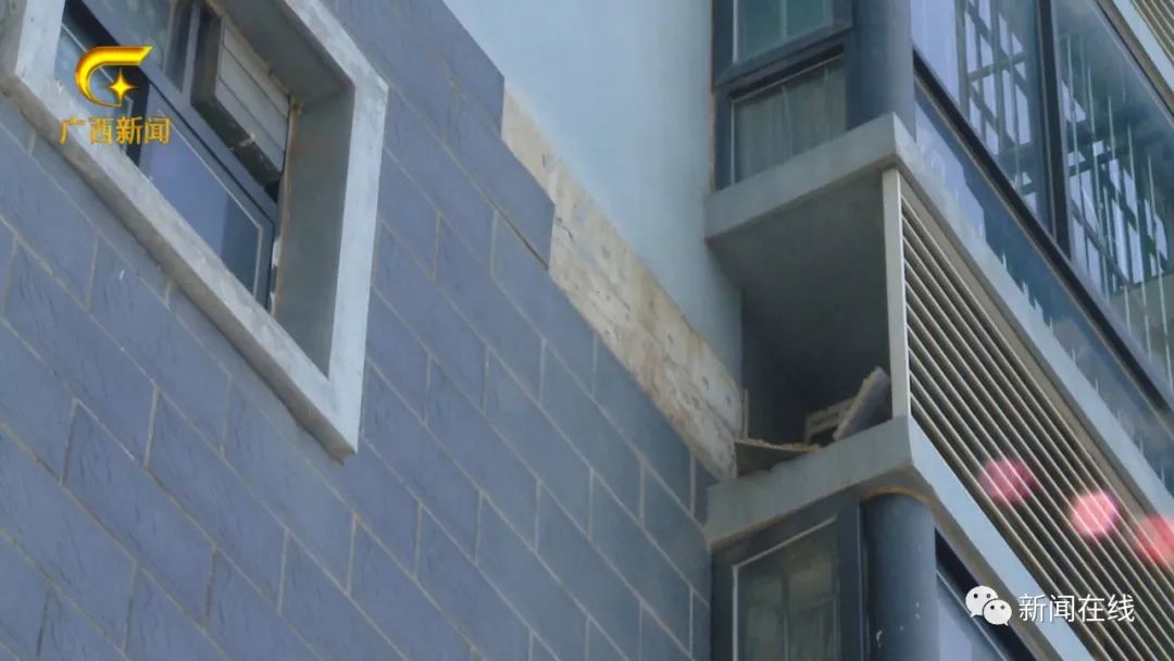 南宁一小区又双叒叕见高空坠物,楼下车辆被砸,物业:这已经不是今年第一次了休闲区蓝鸢梦想 - Www.slyday.coM 南宁一小区又双叒叕见高空坠物,楼下车辆被砸,物业:这已经不是今年第一次了休闲区蓝鸢梦想 - Www.slyday.coM