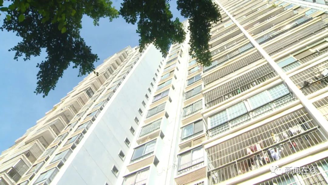 南宁一小区又双叒叕见高空坠物,楼下车辆被砸,物业:这已经不是今年第一次了休闲区蓝鸢梦想 - Www.slyday.coM 南宁一小区又双叒叕见高空坠物,楼下车辆被砸,物业:这已经不是今年第一次了休闲区蓝鸢梦想 - Www.slyday.coM