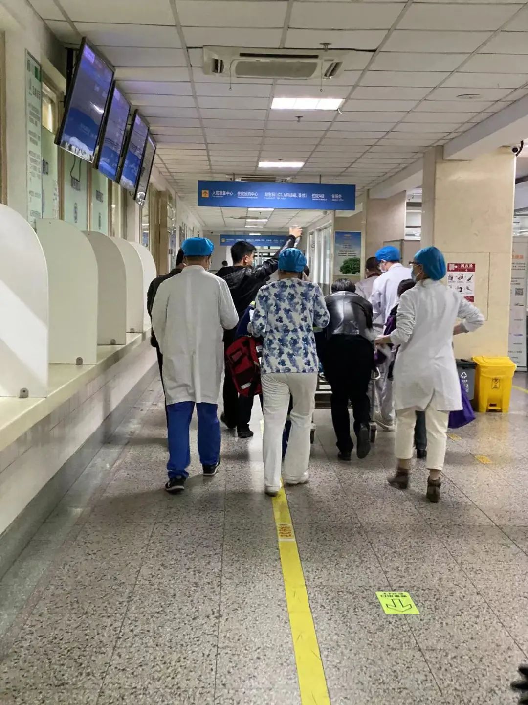 “我需要去医院,现在有点走不动道!”深夜接到求助,龙湖冠寓运营官温暖独居“异客”休闲区蓝鸢梦想 - Www.slyday.coM “我需要去医院,现在有点走不动道!”深夜接到求助,龙湖冠寓运营官温暖独居“异客”休闲区蓝鸢梦想 - Www.slyday.coM