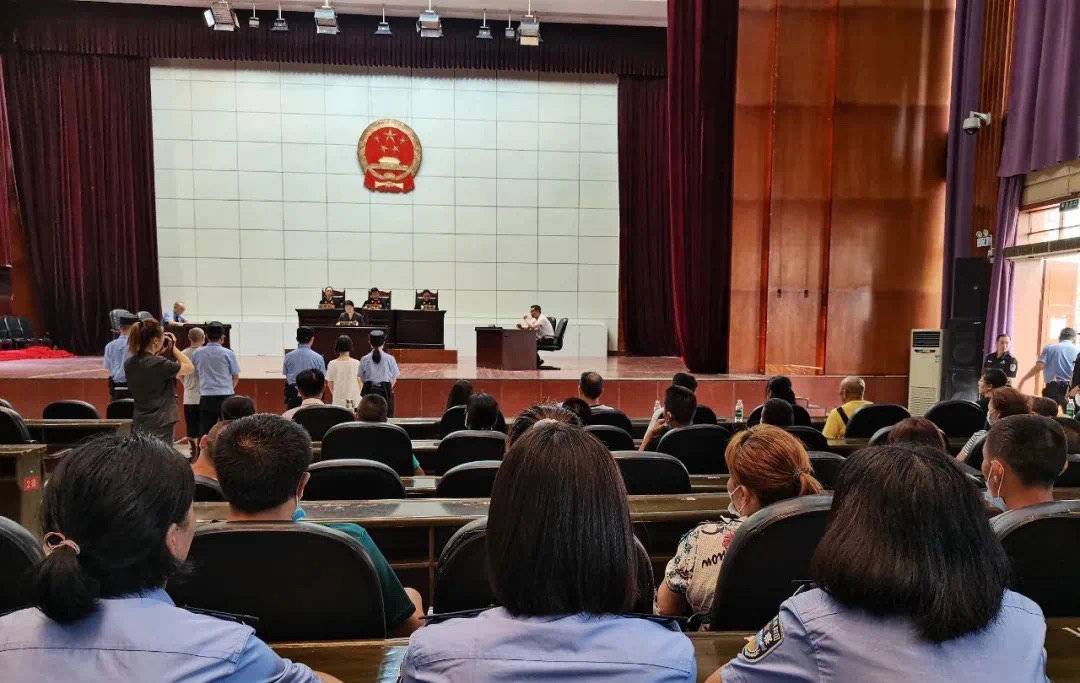 夫妻欠债千万却用女儿的银行卡“躲债” 两人均获刑一年六个月休闲区蓝鸢梦想 - Www.slyday.coM 夫妻欠债千万却用女儿的银行卡“躲债” 两人均获刑一年六个月休闲区蓝鸢梦想 - Www.slyday.coM