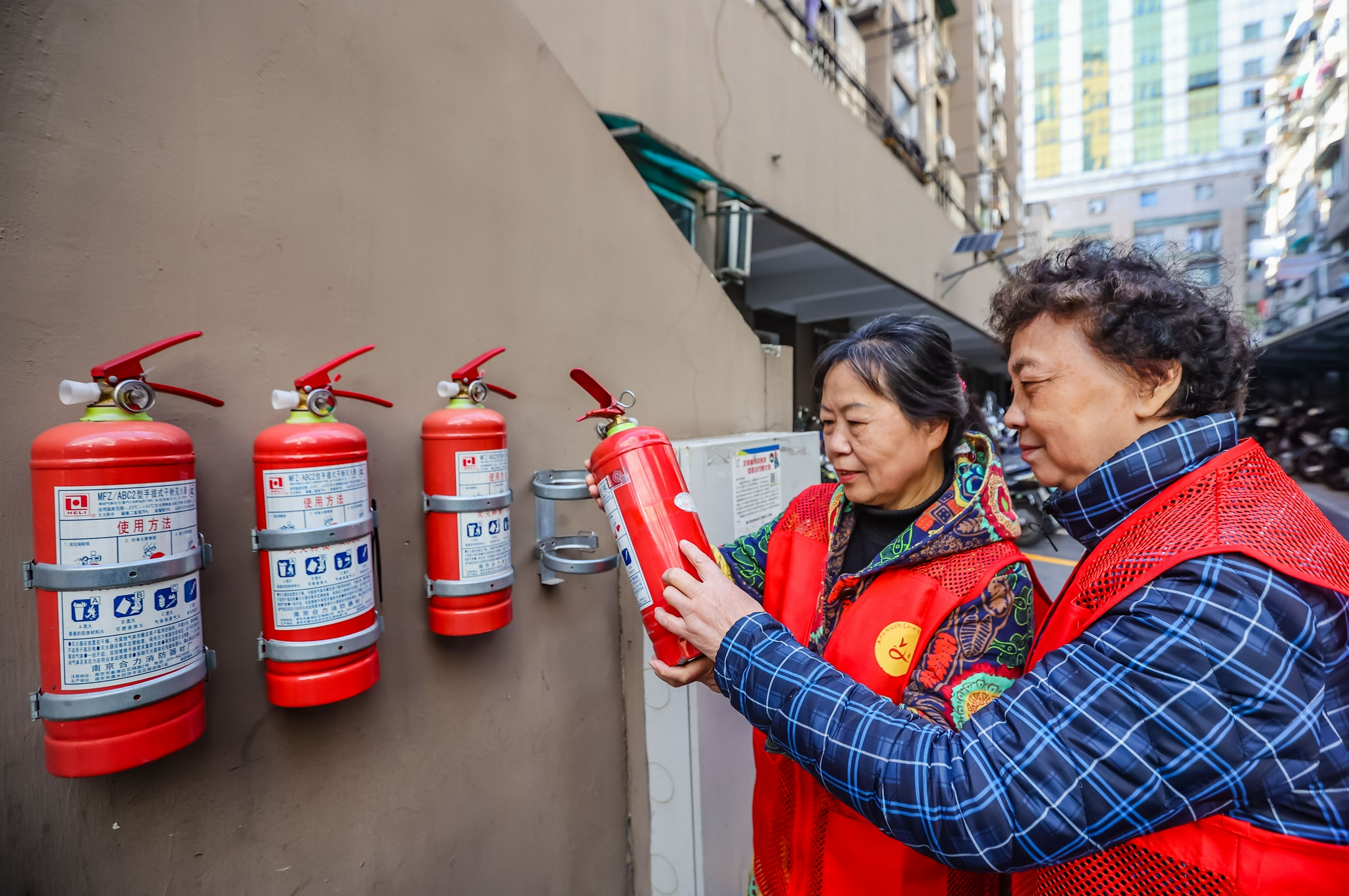 信访件反映要求公示物业公司领导工资如何回复