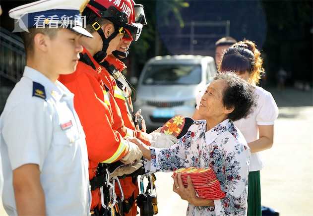 “布鞋奶奶”走了 曾坚持给部队子弟兵送布鞋40年休闲区蓝鸢梦想 - Www.slyday.coM “布鞋奶奶”走了 曾坚持给部队子弟兵送布鞋40年休闲区蓝鸢梦想 - Www.slyday.coM