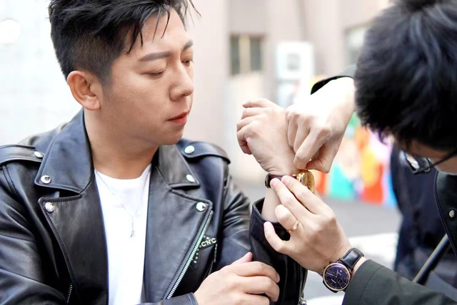 胡海泉公司被强制执行2115万,名下50余家公司,日常戴名表开豪车休闲区蓝鸢梦想 - Www.slyday.coM 胡海泉公司被强制执行2115万,名下50余家公司,日常戴名表开豪车休闲区蓝鸢梦想 - Www.slyday.coM