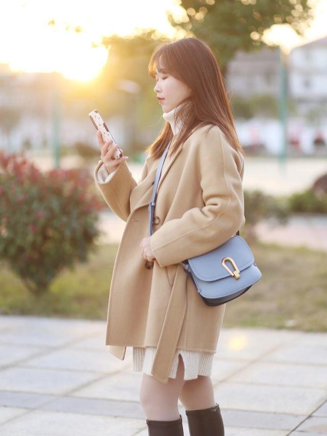 原来“大地色大衣”才是时髦精的必备单品,优雅高级,女人味十足休闲区蓝鸢梦想 - Www.slyday.coM 原来“大地色大衣”才是时髦精的必备单品,优雅高级,女人味十足休闲区蓝鸢梦想 - Www.slyday.coM