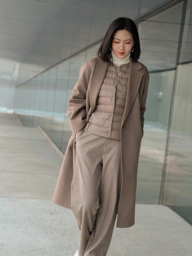 原来“大地色大衣”才是时髦精的必备单品,优雅高级,女人味十足休闲区蓝鸢梦想 - Www.slyday.coM 原来“大地色大衣”才是时髦精的必备单品,优雅高级,女人味十足休闲区蓝鸢梦想 - Www.slyday.coM