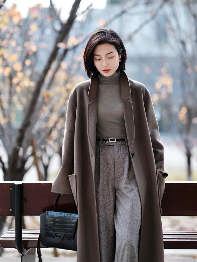 原来“大地色大衣”才是时髦精的必备单品,优雅高级,女人味十足休闲区蓝鸢梦想 - Www.slyday.coM 原来“大地色大衣”才是时髦精的必备单品,优雅高级,女人味十足休闲区蓝鸢梦想 - Www.slyday.coM