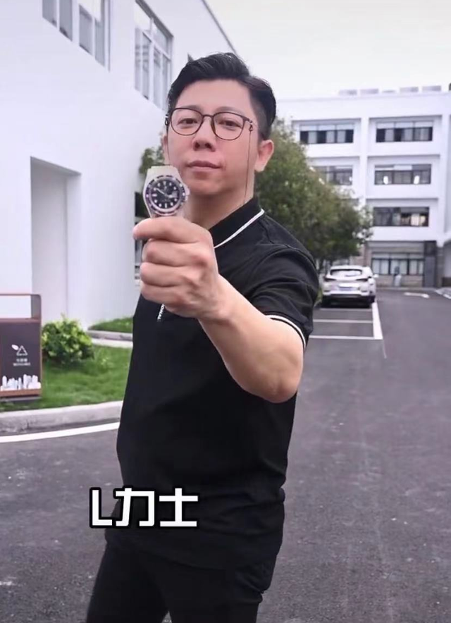 胡海泉公司被强制执行2115万,名下50余家公司,日常戴名表开豪车休闲区蓝鸢梦想 - Www.slyday.coM 胡海泉公司被强制执行2115万,名下50余家公司,日常戴名表开豪车休闲区蓝鸢梦想 - Www.slyday.coM