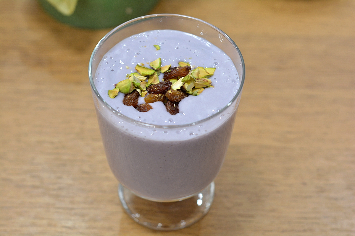 差点儿被扔掉的紫薯，挑挑捡捡做成2杯奶昔，好看好吃有营养