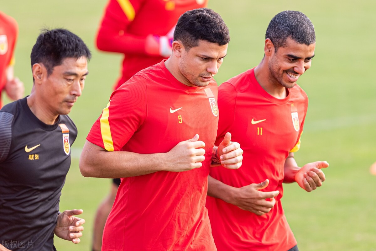 李霄鹏上任三道关:输越南咋办?归化何去何从?新老交替如何完成