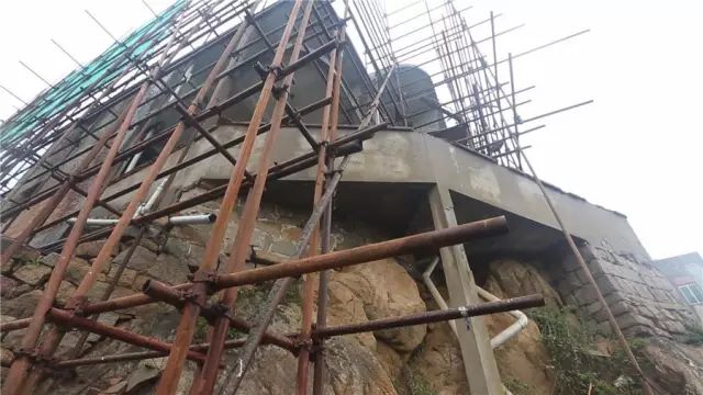 《梦想改造家》封神之作:同样花了130万,爆改悬崖之上老破危房,真的太牛了!休闲区蓝鸢梦想 - Www.slyday.coM 《梦想改造家》封神之作:同样花了130万,爆改悬崖之上老破危房,真的太牛了!休闲区蓝鸢梦想 - Www.slyday.coM