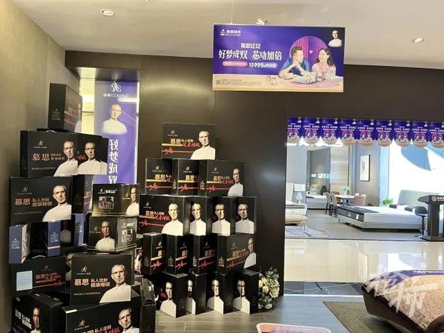 骗了我们12年的这个“洋老人”到底是谁?有人8年前花2万买了两张床垫休闲区蓝鸢梦想 - Www.slyday.coM 骗了我们12年的这个“洋老人”到底是谁?有人8年前花2万买了两张床垫休闲区蓝鸢梦想 - Www.slyday.coM