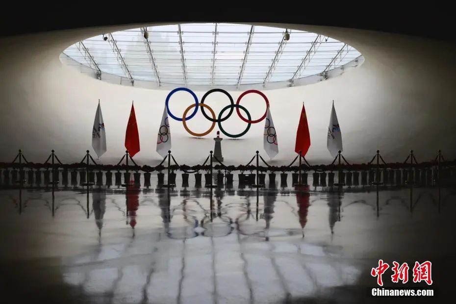 天穹厅正在举行"穿越时空的火种"——北京2022年冬奥会火炬接力主题展