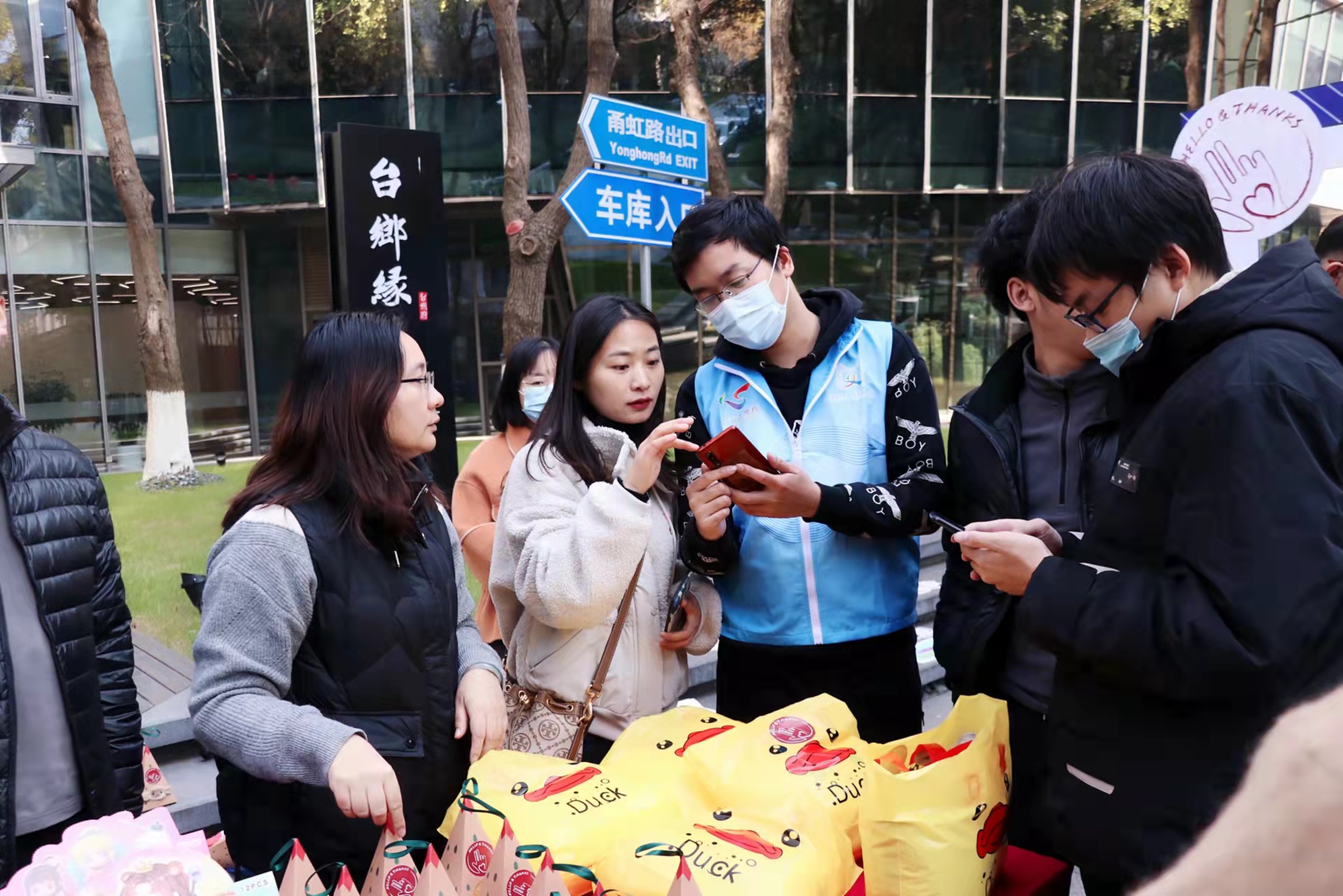 擦亮“大虹桥”白领志愿服务新品牌,“小虹心”志愿者超2万人休闲区蓝鸢梦想 - Www.slyday.coM 擦亮“大虹桥”白领志愿服务新品牌,“小虹心”志愿者超2万人休闲区蓝鸢梦想 - Www.slyday.coM