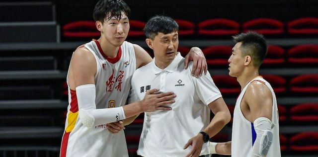 中国男篮大战NBA级豪强,周琦单挑澳洲悍将,赵睿艾伦迎大考