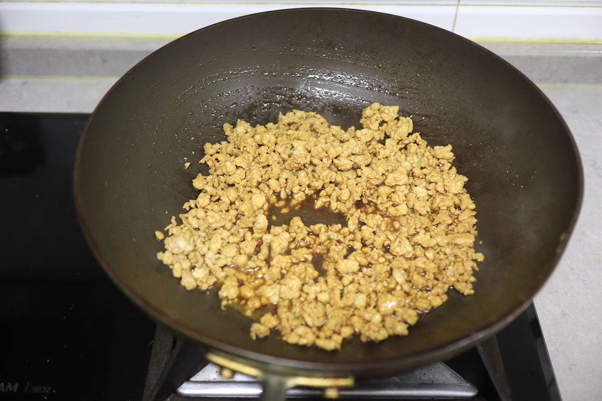 南瓜别直接蒸着炒着吃,做成香嫩多汁大包子,一手拿2个倍儿香 南瓜别直接蒸着炒着吃,做成香嫩多汁大包子,一手拿2个倍儿香