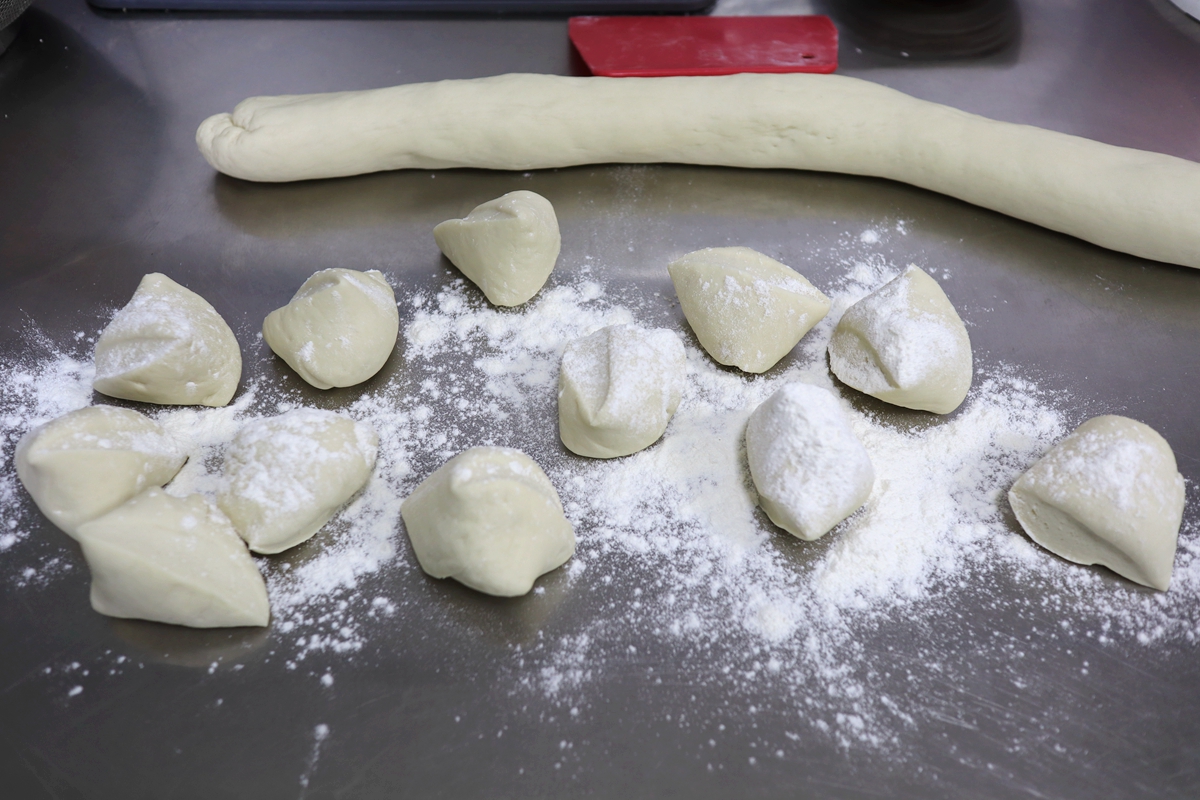 南瓜别直接蒸着炒着吃,做成香嫩多汁大包子,一手拿2个倍儿香 南瓜别直接蒸着炒着吃,做成香嫩多汁大包子,一手拿2个倍儿香