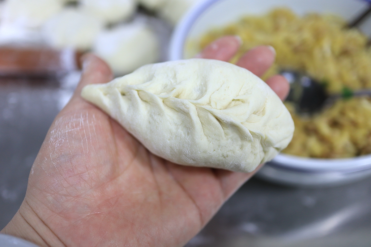 南瓜别直接蒸着炒着吃,做成香嫩多汁大包子,一手拿2个倍儿香 南瓜别直接蒸着炒着吃,做成香嫩多汁大包子,一手拿2个倍儿香