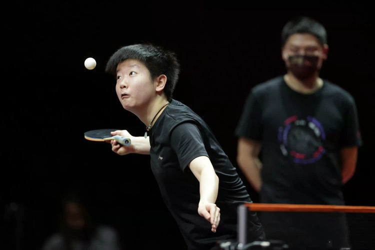 孙颖莎教练抵达<a href=