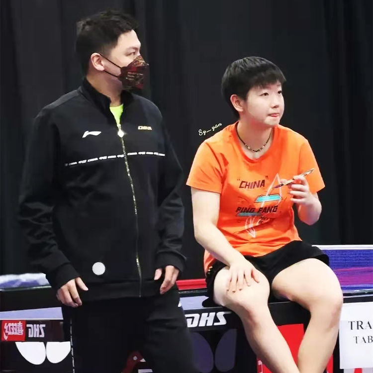 孙颖莎教练抵达<a href=