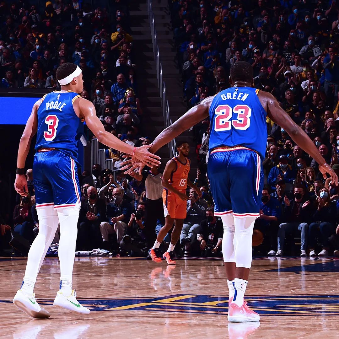 终结太阳18连胜的,还是库里休闲区蓝鸢梦想 - Www.slyday.coM 终结太阳18连胜的,还是库里休闲区蓝鸢梦想 - Www.slyday.coM