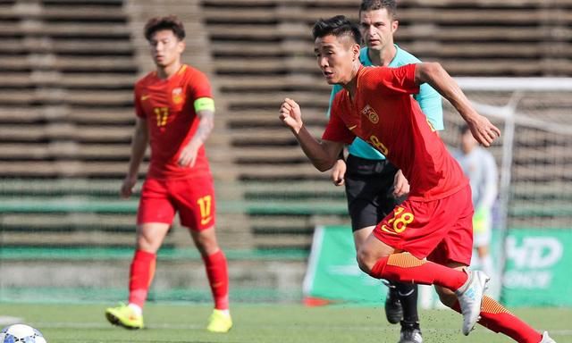 越南媒体暗讽李霄鹏：1胜8平5负的新帅,中国队将大概率惨败