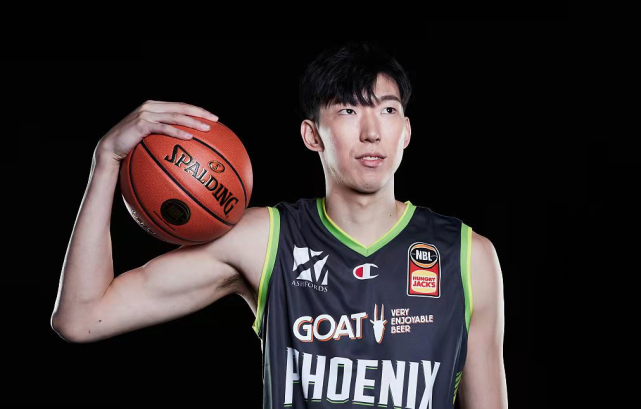 恭喜中国男篮!周琦澳洲首秀打出强硬表现,彻底征服球迷