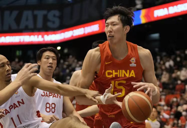 恭喜中国男篮!周琦澳洲首秀打出强硬表现,彻底征服球迷