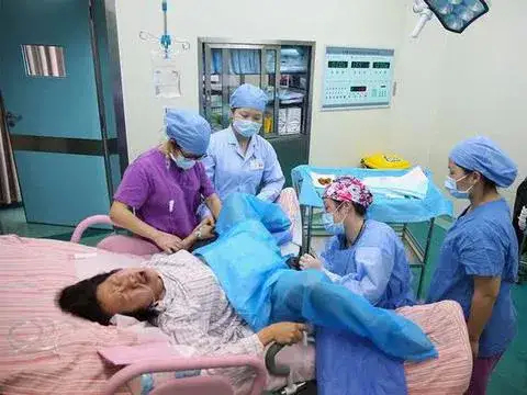 男医生给女产妇备皮?绝对不存在!|产妇_新浪新闻