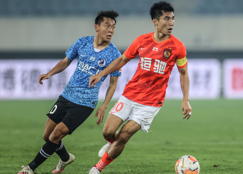 传2重量级人物驰援国足,全新组合辅助李霄鹏,若输越南后果难料