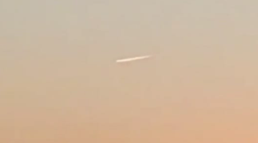 广州清晨上空出现“不明飞行物”?高清画面来了,原来是它→休闲区蓝鸢梦想 - Www.slyday.coM 广州清晨上空出现“不明飞行物”?高清画面来了,原来是它→休闲区蓝鸢梦想 - Www.slyday.coM