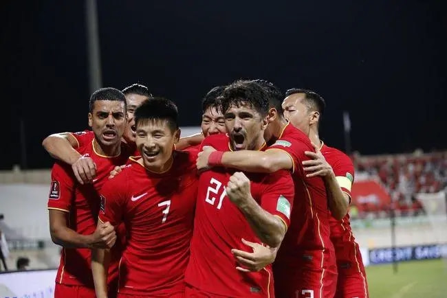 凌晨0点！越南媒体再现争议报道：中国足球遭质疑，球迷骂声一片