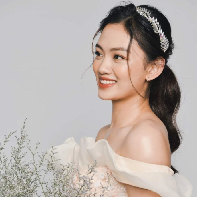 超高颜值!越南最美女排二传上传奥黛新照,曾希望来中国打球